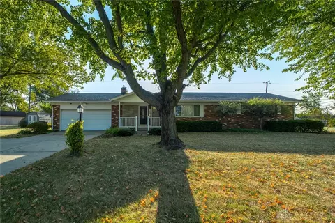 2250 Banyon Dr, Dayton, OH 45431
