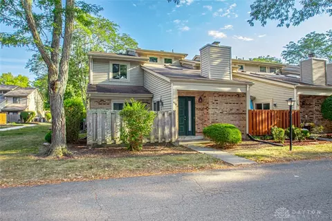 450 Jamestown Cir, Dayton, OH 45458
