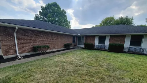1271 Lomeda Ln, Beavercreek, OH 45434