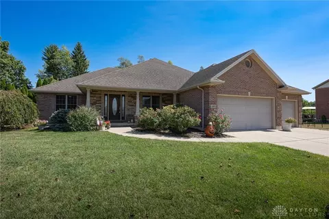 106 Eagle Ridge Dr, Franklin, OH 45005