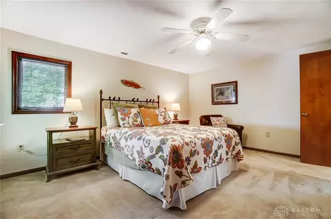 Bedroom - 1122 Green Tree Dr, Dayton, OH 45429 photo 6 of 10