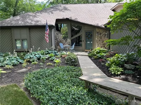 Exterior - 1122 Green Tree Dr, Dayton, OH 45429 photo 24 of 28