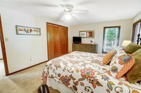 Bedroom - 1122 Green Tree Dr, Dayton, OH 45429 photo 7 of 10