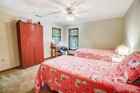 Bedroom - 1122 Green Tree Dr, Dayton, OH 45429 photo 9 of 10