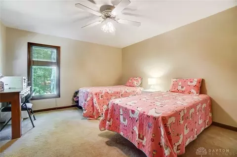 Bedroom - 1122 Green Tree Dr, Dayton, OH 45429 photo 8 of 10