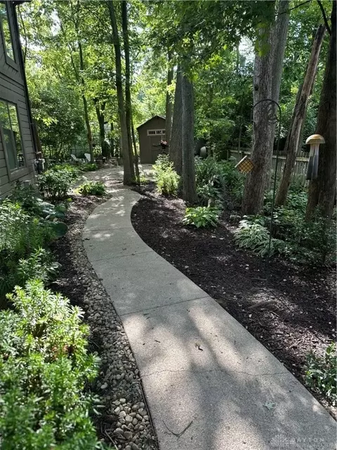Exterior - 1122 Green Tree Dr, Dayton, OH 45429 photo 25 of 28