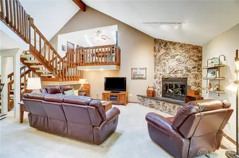 Living - 1122 Green Tree Dr, Dayton, OH 45429 photo 2 of 5