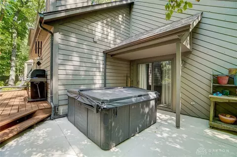 Exterior - 1122 Green Tree Dr, Dayton, OH 45429 photo 11 of 28