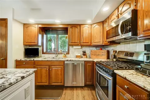 Kitchen - 1122 Green Tree Dr, Dayton, OH 45429 photo 6 of 8