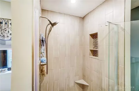 Bath - 1122 Green Tree Dr, Dayton, OH 45429 photo 5 of 7