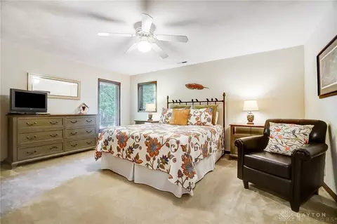 Bedroom - 1122 Green Tree Dr, Dayton, OH 45429 photo 5 of 10