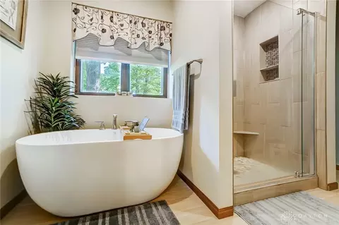 Bath - 1122 Green Tree Dr, Dayton, OH 45429 photo 3 of 7