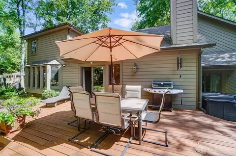 Exterior - 1122 Green Tree Dr, Dayton, OH 45429 photo 10 of 28