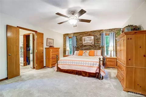 Bedroom - 1122 Green Tree Dr, Dayton, OH 45429 photo 4 of 10