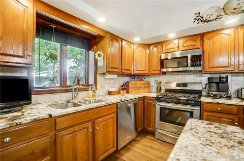 Kitchen - 1122 Green Tree Dr, Dayton, OH 45429 photo 4 of 8