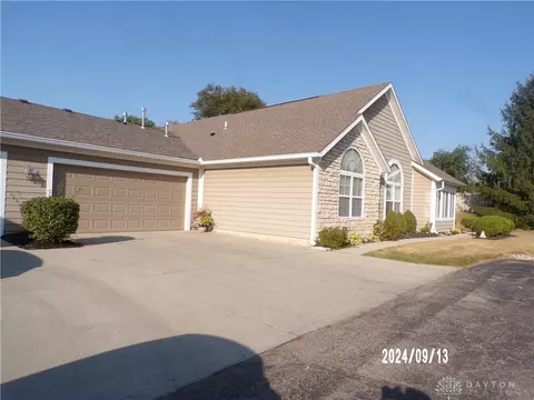 122 Aberdeen Village Dr, Beavercreek, OH 45430