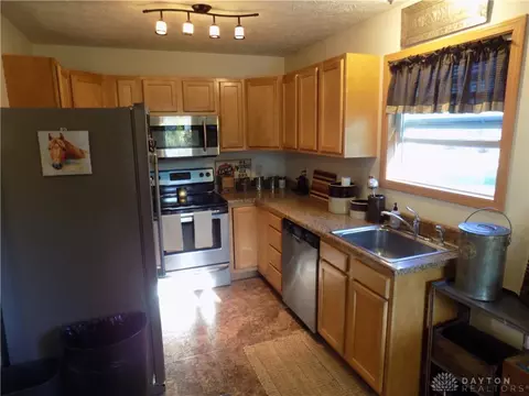 22 Maxon St, Jamestown, OH 45335 photo 3