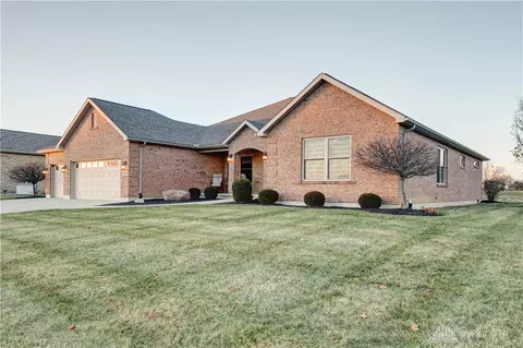 102 Bluestone Ct, Greenville, OH 45331