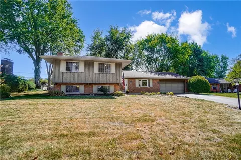 5747 Oak Valley Rd, Kettering, OH 45440
