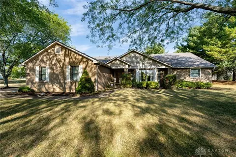 325 Wayne Ct, Waynesville, OH 45068
