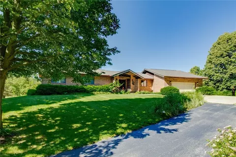 4139 W Enon Rd, Bath, OH 45324