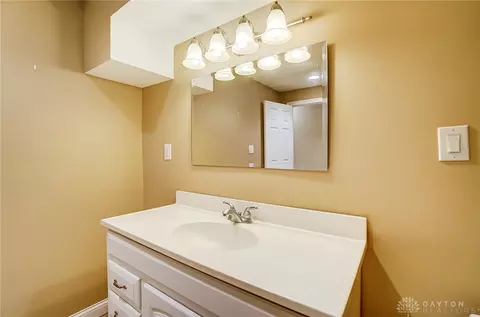 Bath - 380 Thomas Dr, Springboro, OH 45066 photo 10 of 11