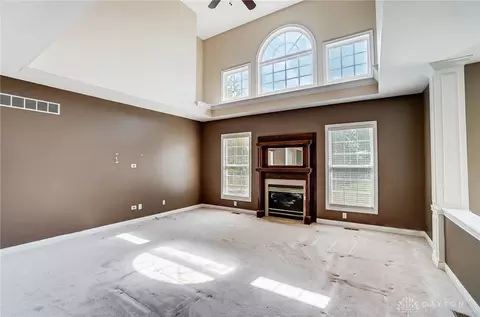 Living - 380 Thomas Dr, Springboro, OH 45066 photo 2 of 8
