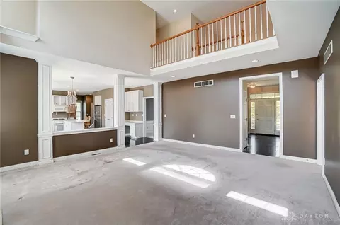 Living - 380 Thomas Dr, Springboro, OH 45066 photo 5 of 8
