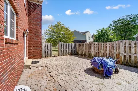 Exterior - 380 Thomas Dr, Springboro, OH 45066 photo 12 of 15