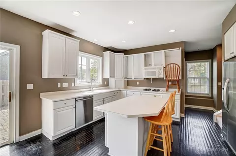 Kitchen - 380 Thomas Dr, Springboro, OH 45066 photo 3 of 7