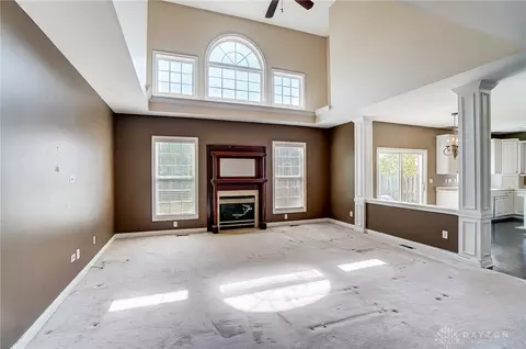 Living - 380 Thomas Dr, Springboro, OH 45066 photo 1 of 8
