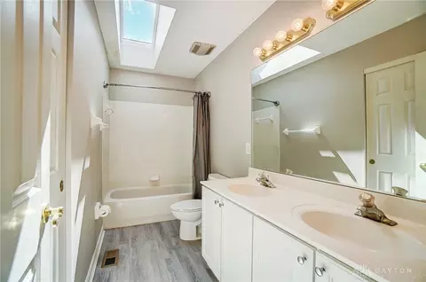 Bath - 380 Thomas Dr, Springboro, OH 45066 photo 7 of 11