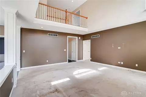 Living - 380 Thomas Dr, Springboro, OH 45066 photo 4 of 8