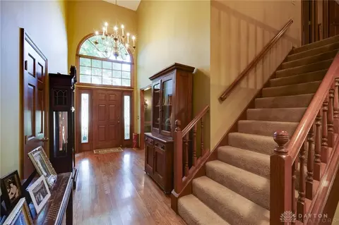 Entry Way - 1087 Highpoint Dr, Springboro, OH 45066 photo 2 of 4