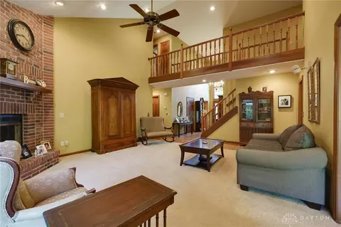 Living - 1087 Highpoint Dr, Springboro, OH 45066 photo 2 of 5