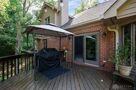 Exterior - 1087 Highpoint Dr, Springboro, OH 45066 photo 6 of 16
