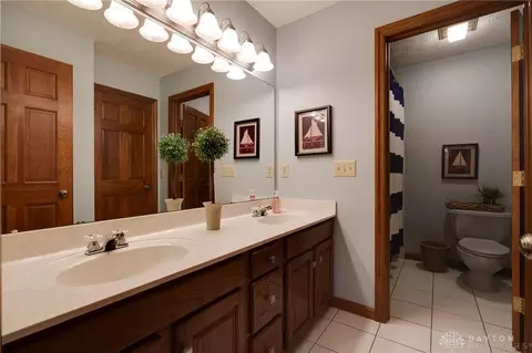 Bath - 1087 Highpoint Dr, Springboro, OH 45066 photo 6 of 8