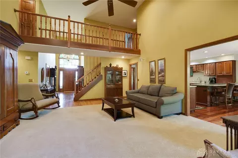 Living - 1087 Highpoint Dr, Springboro, OH 45066 photo 3 of 5