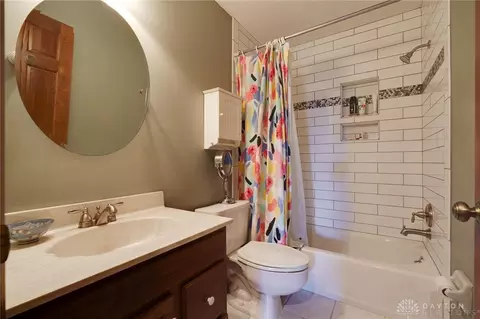 Bath - 1087 Highpoint Dr, Springboro, OH 45066 photo 5 of 8