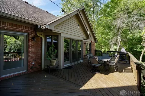 Exterior - 1087 Highpoint Dr, Springboro, OH 45066 photo 5 of 16