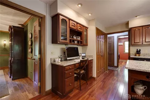 Kitchen - 1087 Highpoint Dr, Springboro, OH 45066 photo 6 of 9