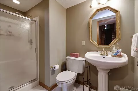 Bath - 1087 Highpoint Dr, Springboro, OH 45066 photo 8 of 8