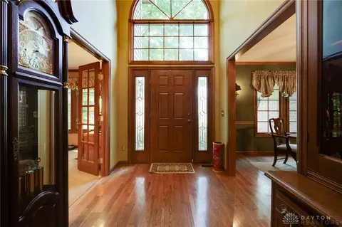 Entry Way - 1087 Highpoint Dr, Springboro, OH 45066 photo 1 of 4