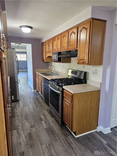 Kitchen - 5070 Glenmina Dr, Dayton, OH 45440 photo 1 of 2