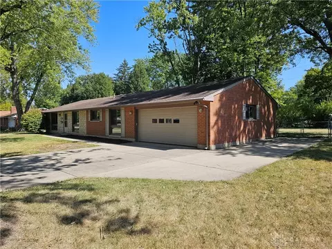 Exterior - 5070 Glenmina Dr, Dayton, OH 45440 photo 2 of 9