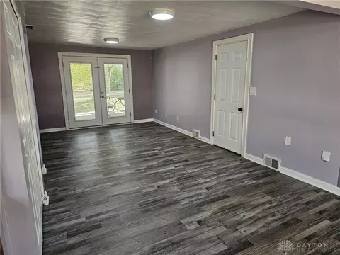 Living - 5070 Glenmina Dr, Dayton, OH 45440 photo 4 of 4