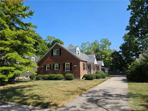 1100-1102 Acorn Dr, Oakwood, OH 45419