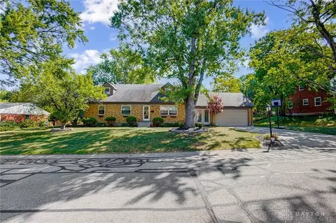 270 Linden Dr, Washington Township, OH 45459