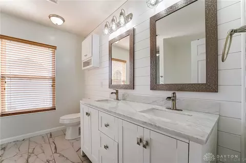 Bath - 25 E Long Meadow Dr, Springboro, OH 45066 photo 2 of 6