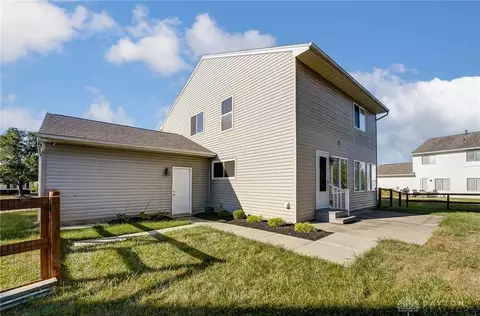 Exterior - 25 E Long Meadow Dr, Springboro, OH 45066 photo 4 of 10